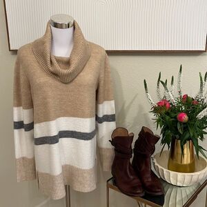 DKNY LONG SWEATER. Size M